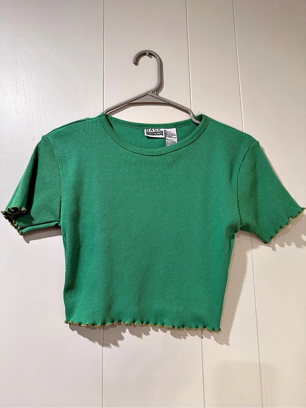 BASIC EDITIONS Ribbed Cropped Tee in Green Size Medium